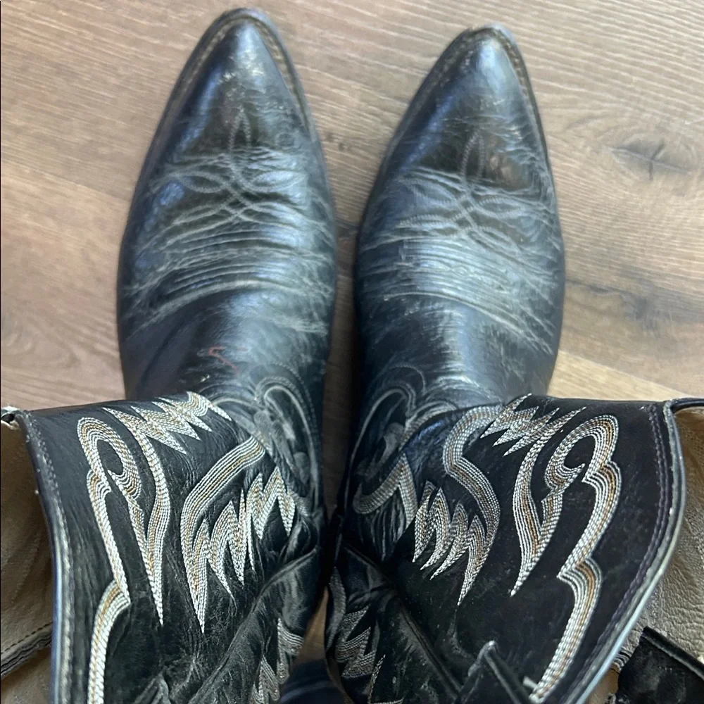 Justin Boots Black Leather Western Boots with Silver Stitching !! 8.5
